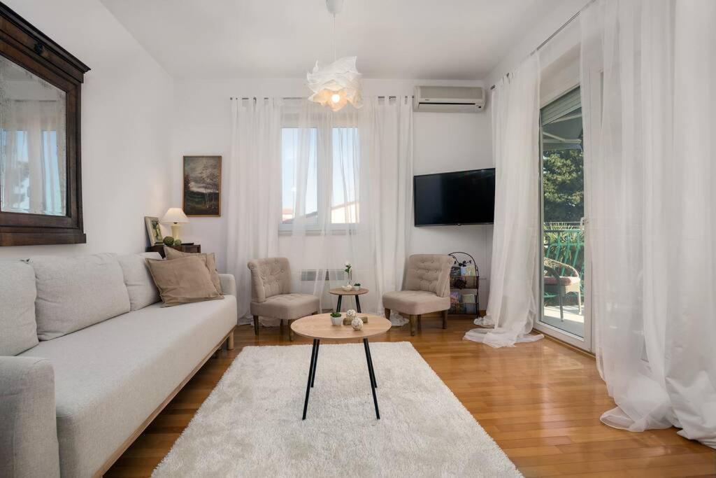 로비니 Duplex + Garage 아파트 외부 사진
