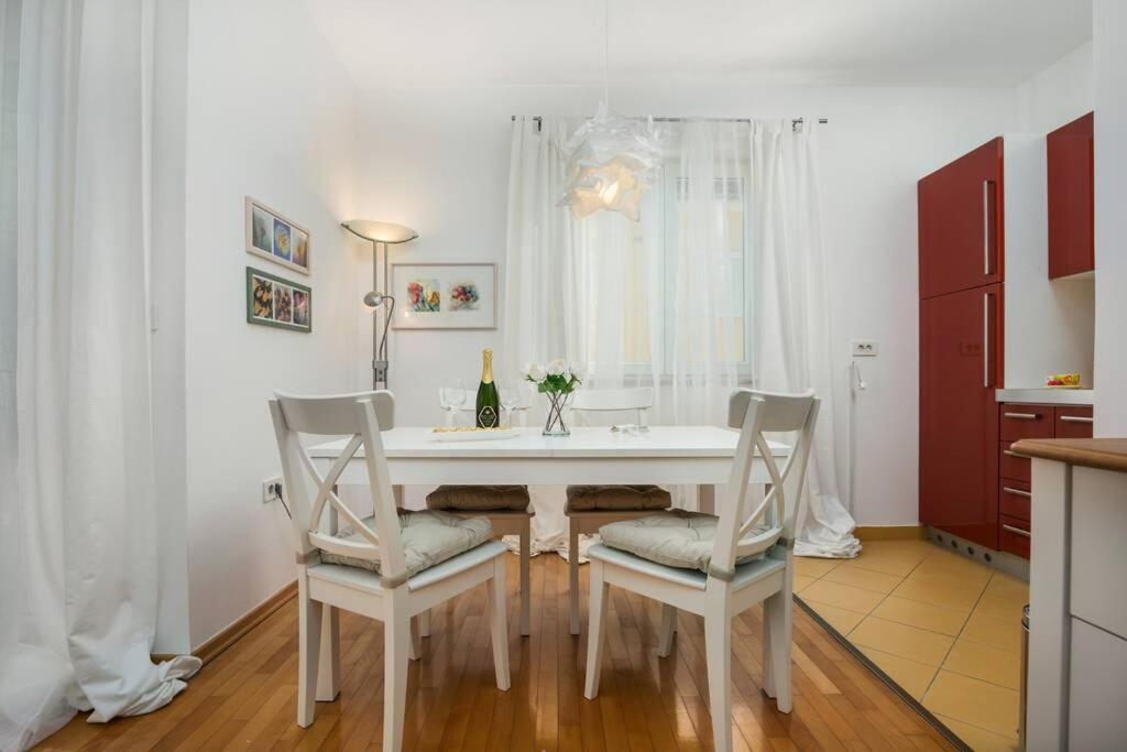 로비니 Duplex + Garage 아파트 외부 사진
