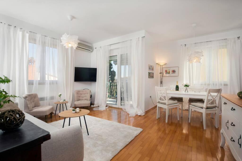 로비니 Duplex + Garage 아파트 외부 사진