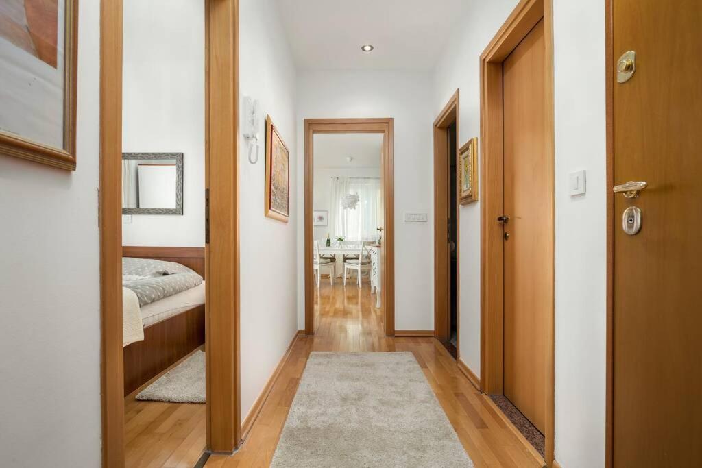 로비니 Duplex + Garage 아파트 외부 사진